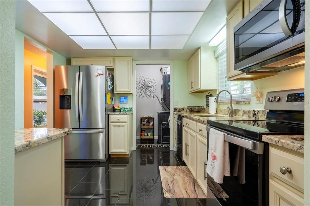 For Sale: $184,900 (2 beds, 2 baths, 1355 Square Feet)