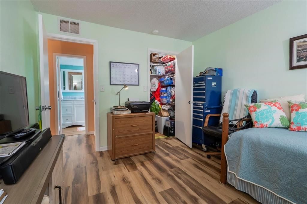 For Sale: $184,900 (2 beds, 2 baths, 1355 Square Feet)