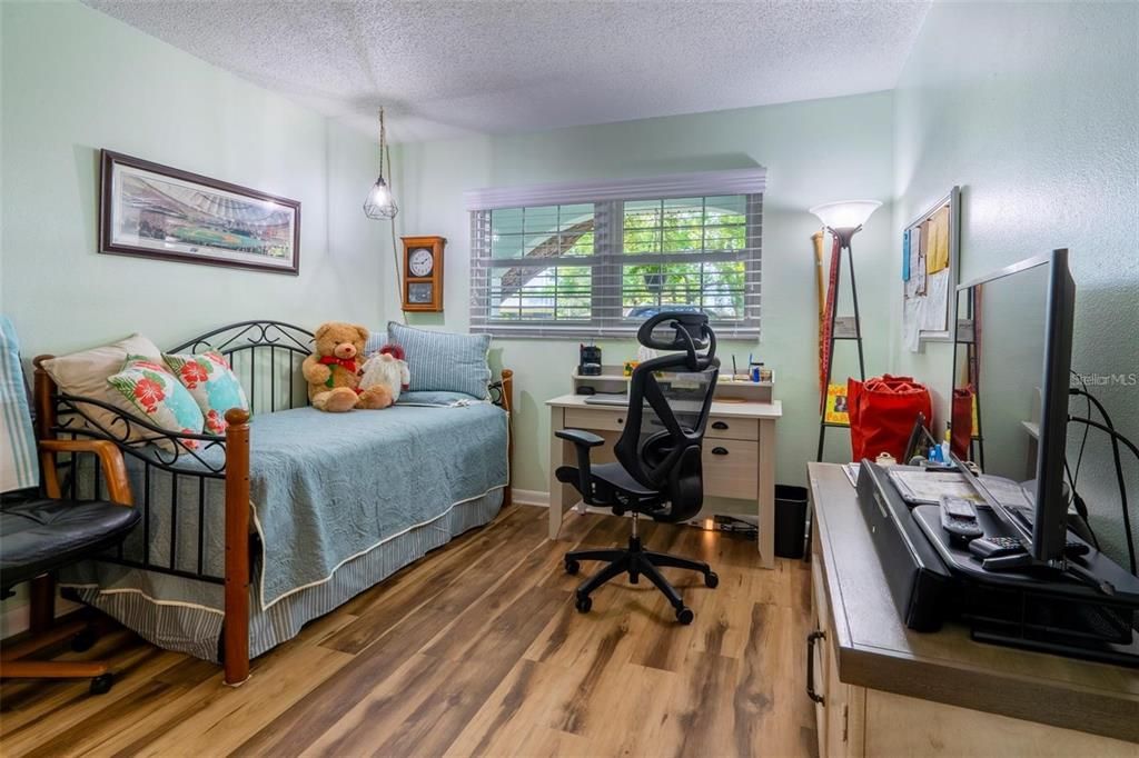 For Sale: $184,900 (2 beds, 2 baths, 1355 Square Feet)