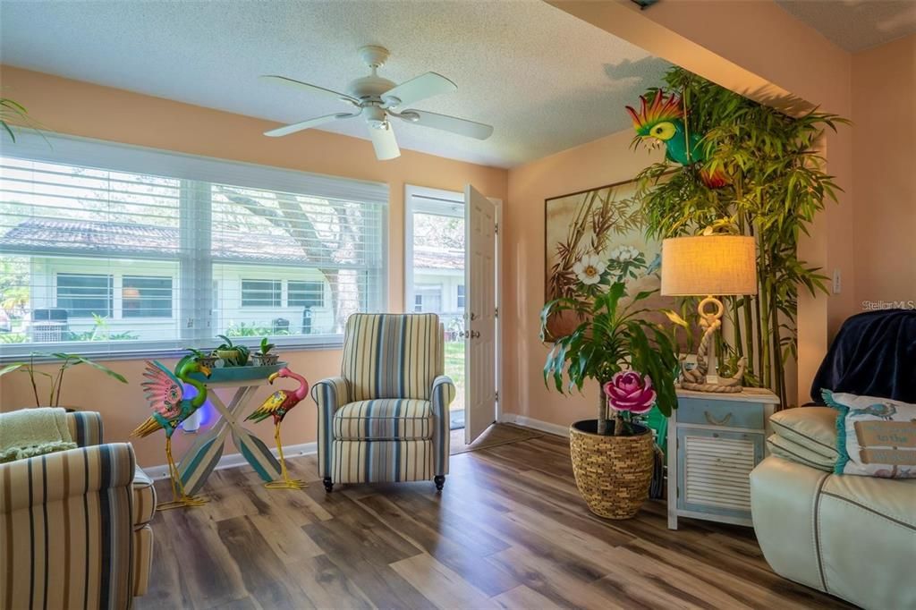 For Sale: $184,900 (2 beds, 2 baths, 1355 Square Feet)