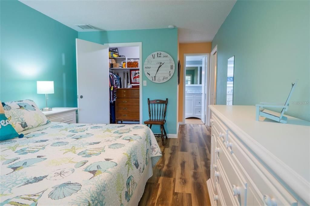 For Sale: $184,900 (2 beds, 2 baths, 1355 Square Feet)