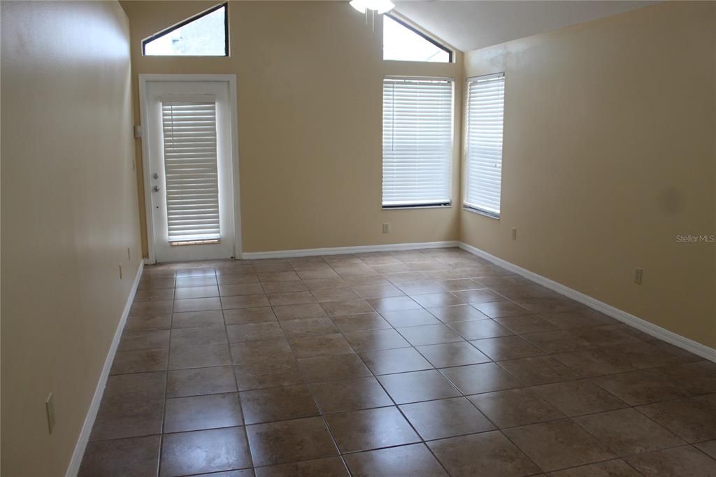 For Rent: $2,250 (3 beds, 2 baths, 1219 Square Feet)