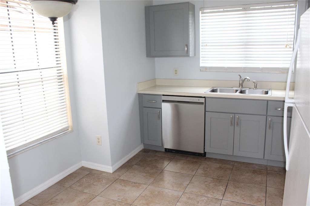 For Rent: $2,250 (3 beds, 2 baths, 1219 Square Feet)