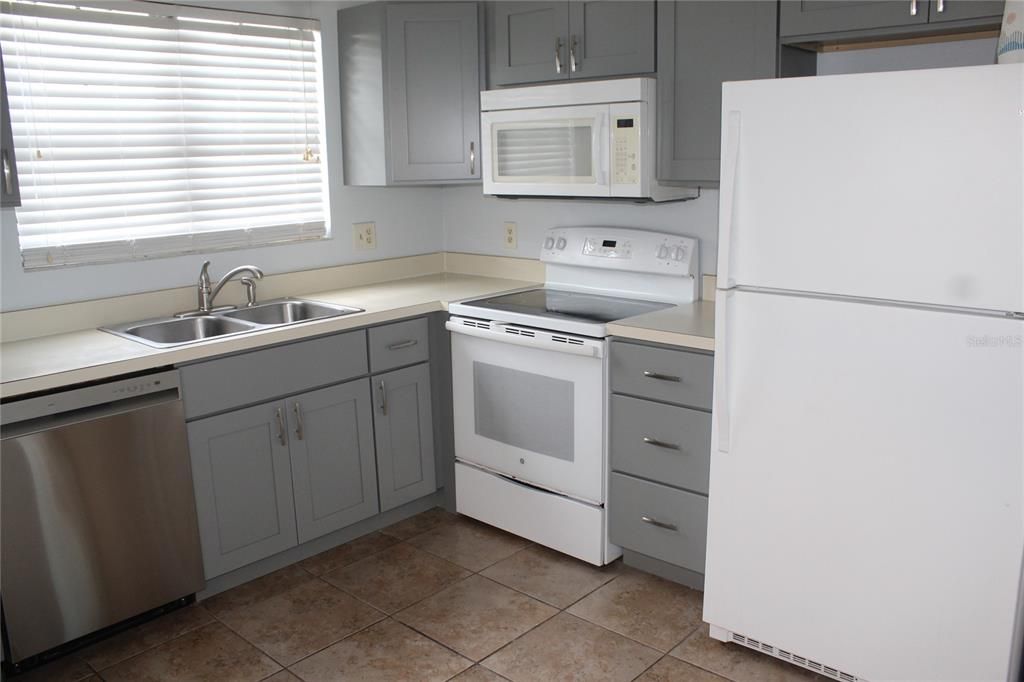 For Rent: $2,250 (3 beds, 2 baths, 1219 Square Feet)