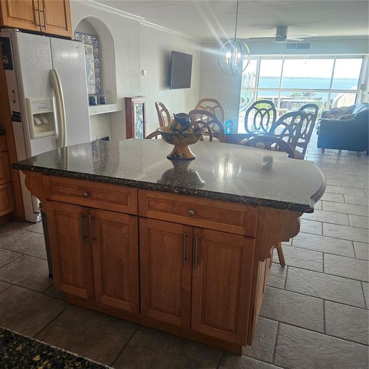 В аренду: $2,950 (2 спален, 2 ванн, 1260 Квадратных фут)