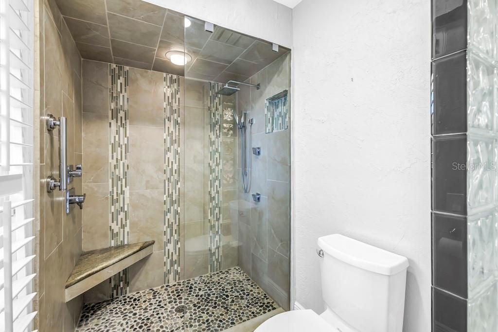 For Sale: $595,000 (2 beds, 2 baths, 1994 Square Feet)