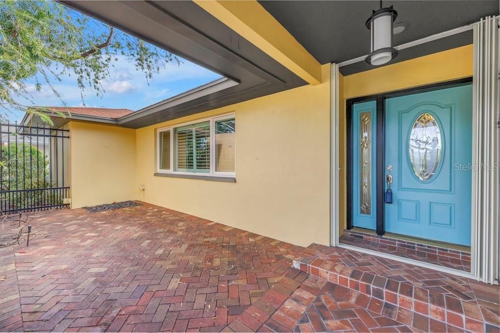 For Sale: $595,000 (2 beds, 2 baths, 1994 Square Feet)