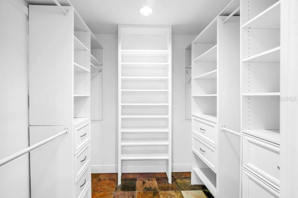 For Sale: $595,000 (2 beds, 2 baths, 1994 Square Feet)