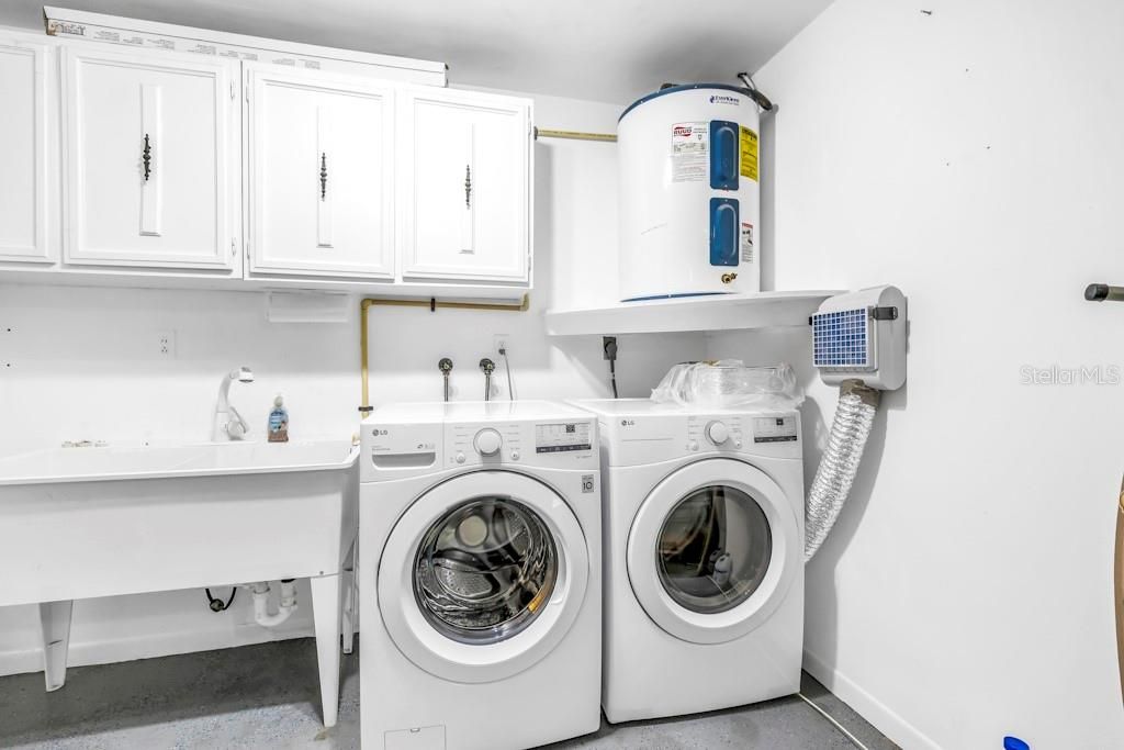 For Sale: $595,000 (2 beds, 2 baths, 1994 Square Feet)