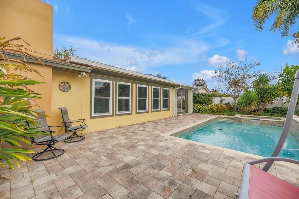 For Sale: $595,000 (2 beds, 2 baths, 1994 Square Feet)