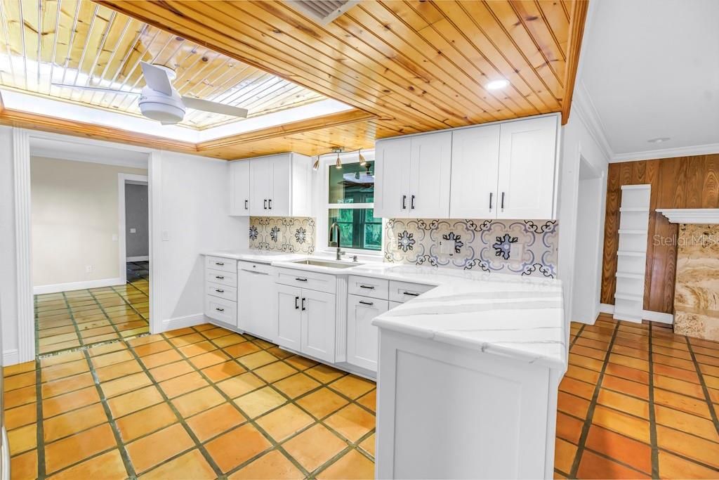 For Sale: $595,000 (2 beds, 2 baths, 1994 Square Feet)