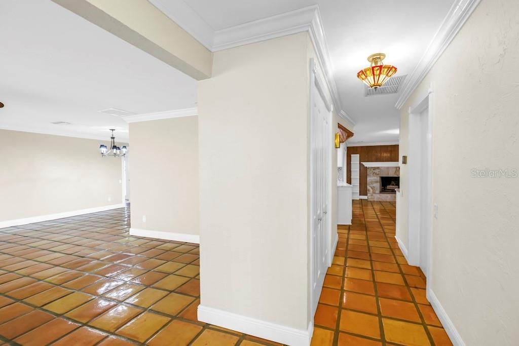 For Sale: $595,000 (2 beds, 2 baths, 1994 Square Feet)