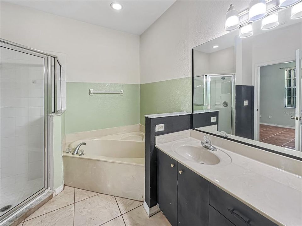 出租: $1,395 (2 贝兹, 2 浴室, 981 平方英尺)