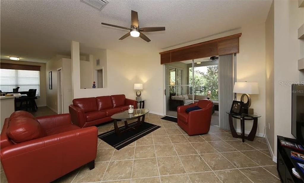 For Rent: $3,000 (4 beds, 2 baths, 1874 Square Feet)