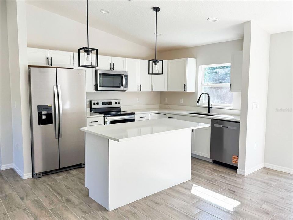 For Sale: $229,000 (3 beds, 2 baths, 1209 Square Feet)