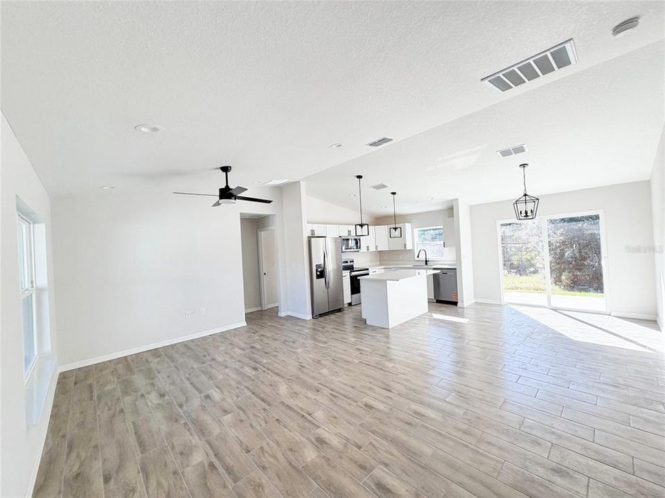 For Sale: $229,000 (3 beds, 2 baths, 1209 Square Feet)