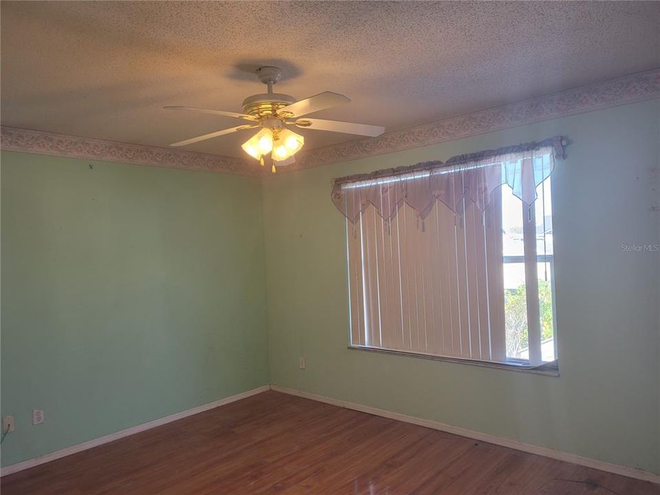 For Sale: $298,000 (3 beds, 2 baths, 1393 Square Feet)