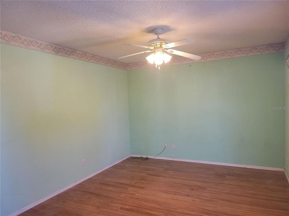 For Sale: $298,000 (3 beds, 2 baths, 1393 Square Feet)