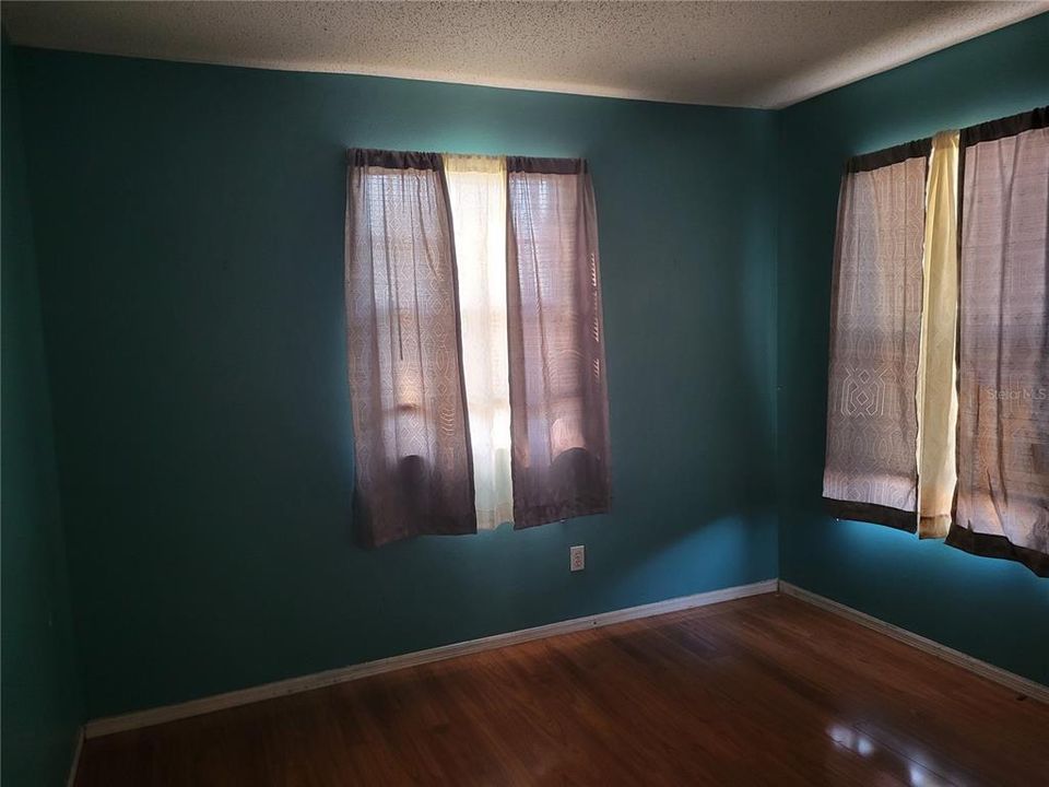 For Sale: $298,000 (3 beds, 2 baths, 1393 Square Feet)