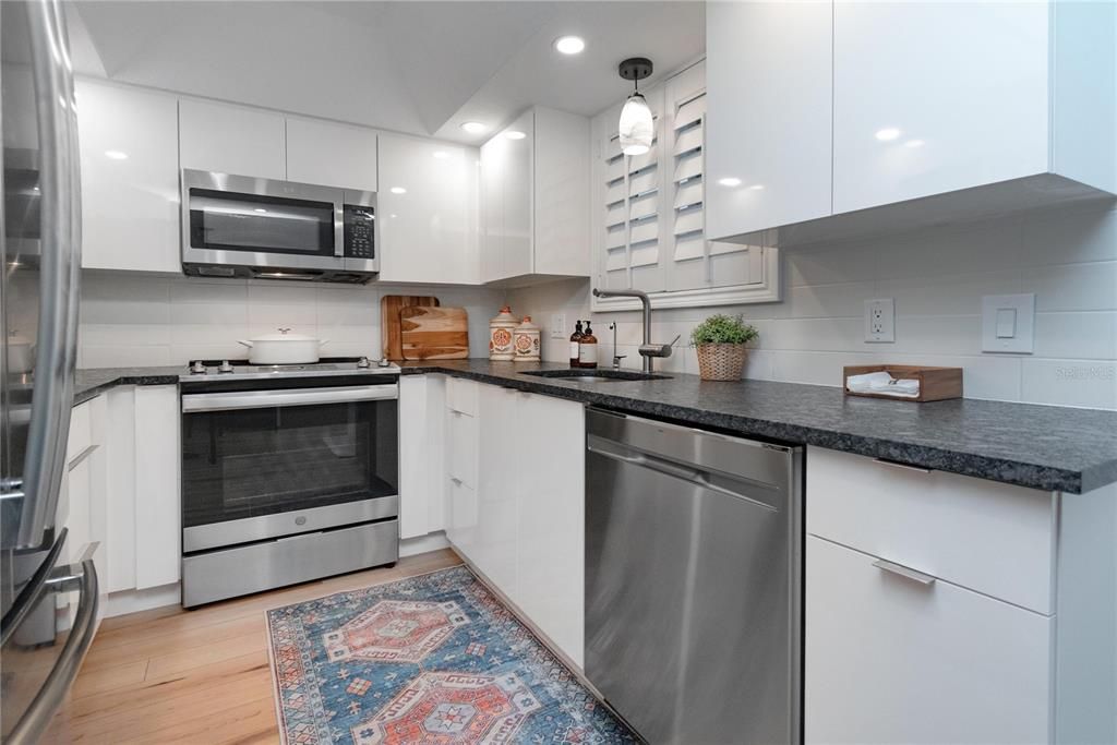 待售: $369,000 (2 贝兹, 2 浴室, 1107 平方英尺)