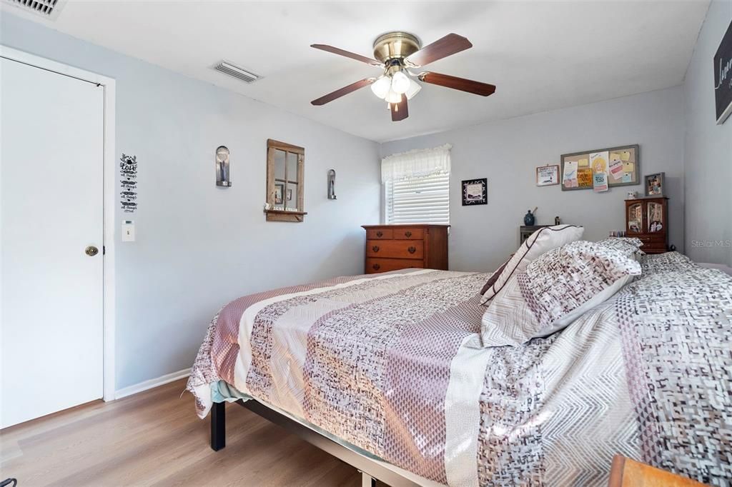 Active With Contract: $269,900 (3 beds, 2 baths, 1080 Square Feet)