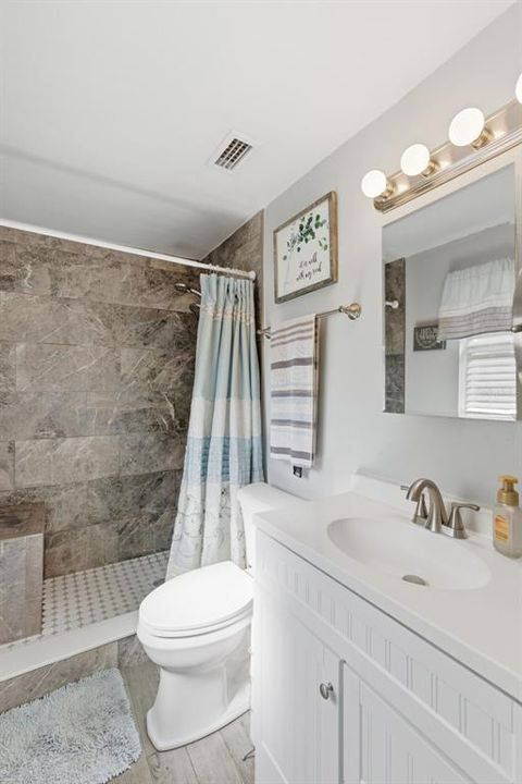 Active With Contract: $269,900 (3 beds, 2 baths, 1080 Square Feet)