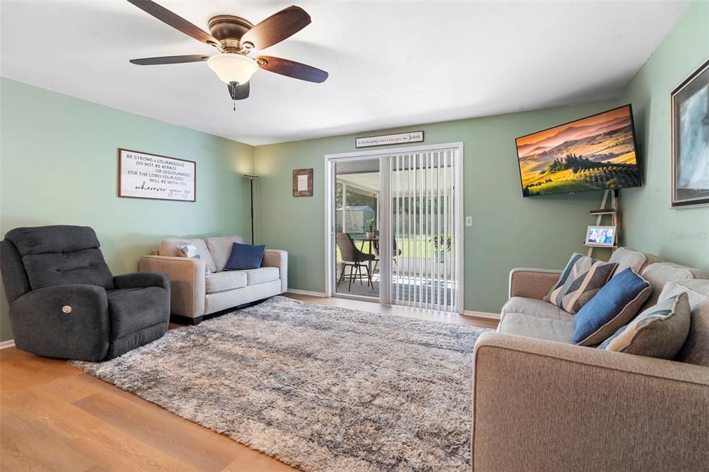 Active With Contract: $269,900 (3 beds, 2 baths, 1080 Square Feet)