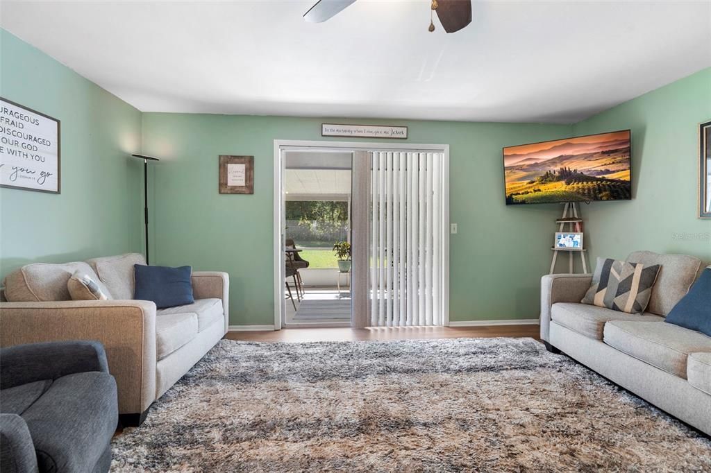 Active With Contract: $269,900 (3 beds, 2 baths, 1080 Square Feet)