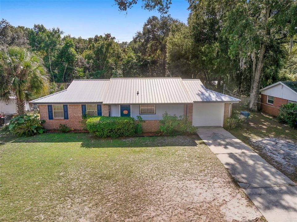 Active With Contract: $269,900 (3 beds, 2 baths, 1080 Square Feet)