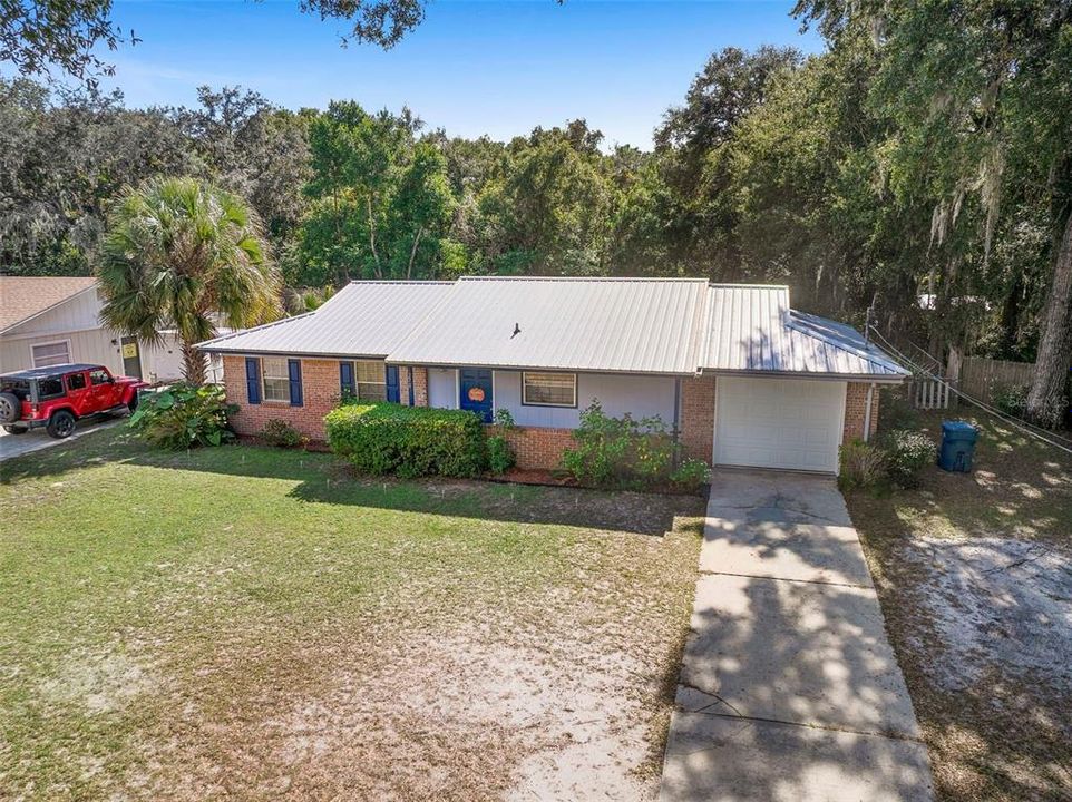 Active With Contract: $269,900 (3 beds, 2 baths, 1080 Square Feet)