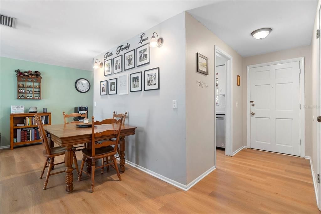 Active With Contract: $269,900 (3 beds, 2 baths, 1080 Square Feet)