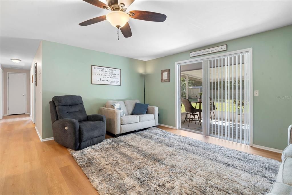 Active With Contract: $269,900 (3 beds, 2 baths, 1080 Square Feet)