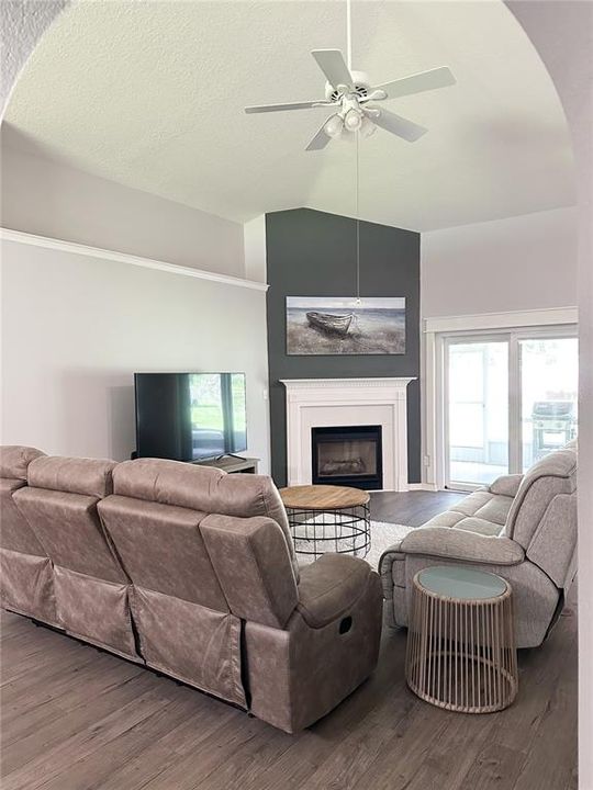 На продажу: $585,000 (3 спален, 2 ванн, 1859 Квадратных фут)