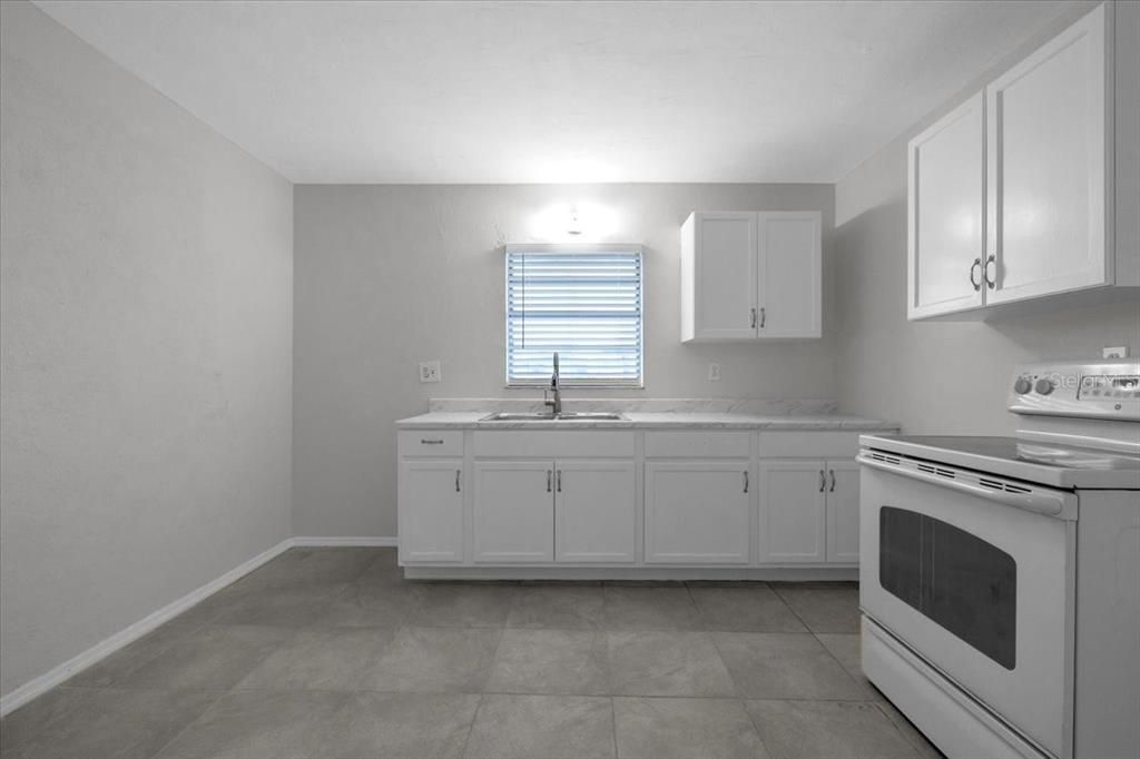 En Venta: $260,000 (4 camas, 0 baños, 1560 Pies cuadrados)