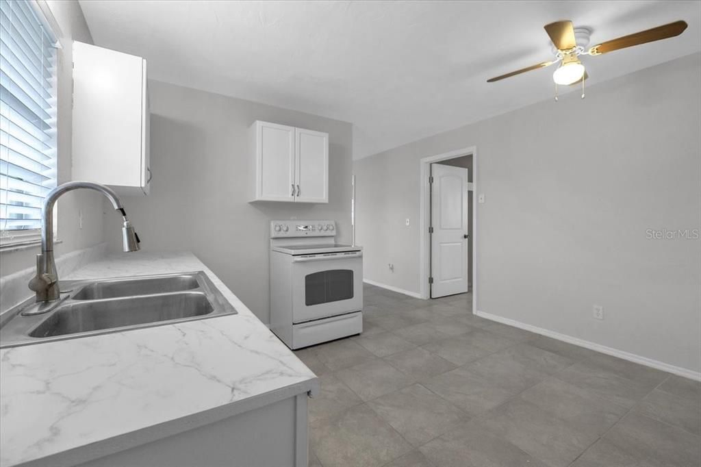 En Venta: $260,000 (4 camas, 0 baños, 1560 Pies cuadrados)