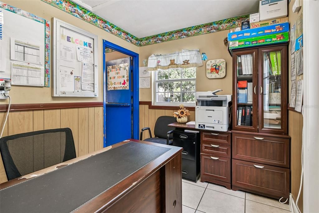 For Sale: $575,000 (0 beds, 0 baths, 1296 Square Feet)