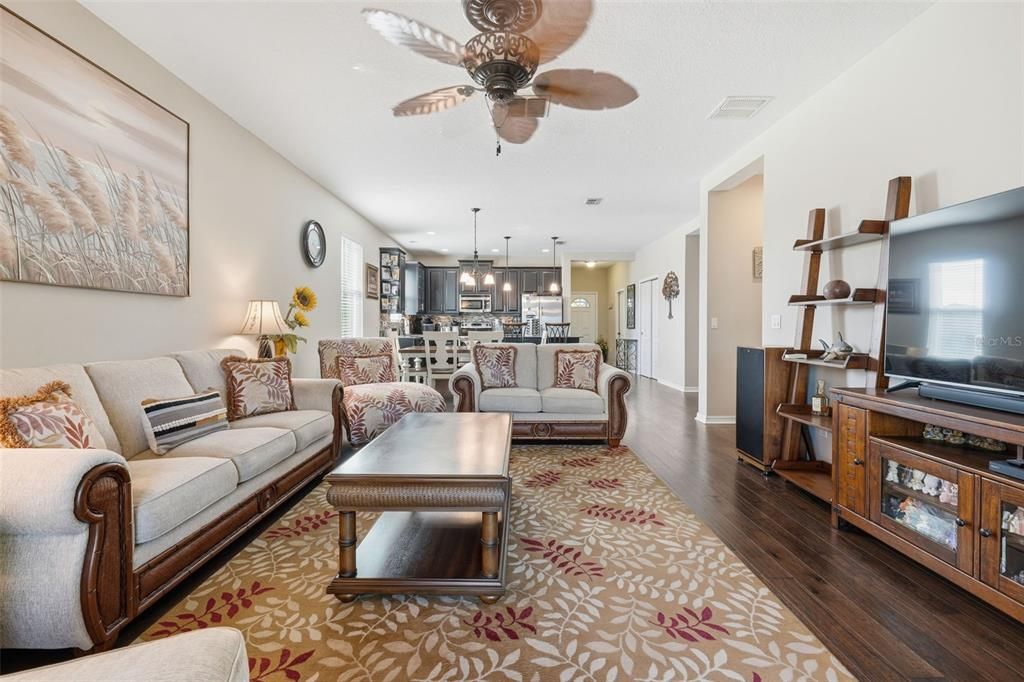 En Venta: $350,000 (3 camas, 2 baños, 1677 Pies cuadrados)