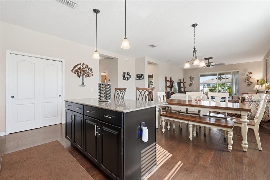 En Venta: $350,000 (3 camas, 2 baños, 1677 Pies cuadrados)