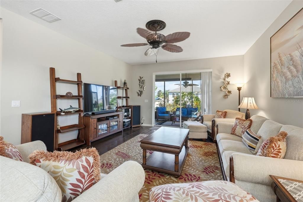 En Venta: $350,000 (3 camas, 2 baños, 1677 Pies cuadrados)