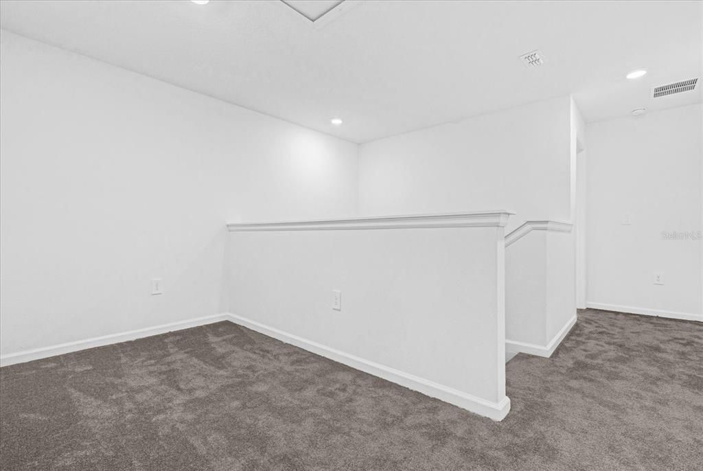 Activo con contrato: $2,950 (4 camas, 2 baños, 1992 Pies cuadrados)