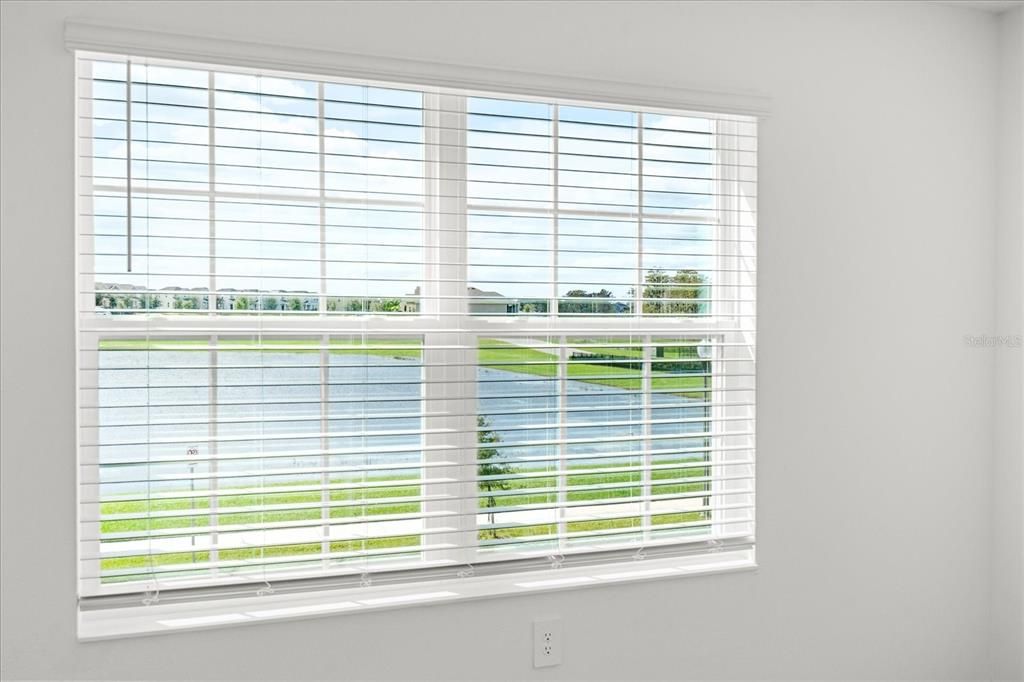 Activo con contrato: $2,950 (4 camas, 2 baños, 1992 Pies cuadrados)