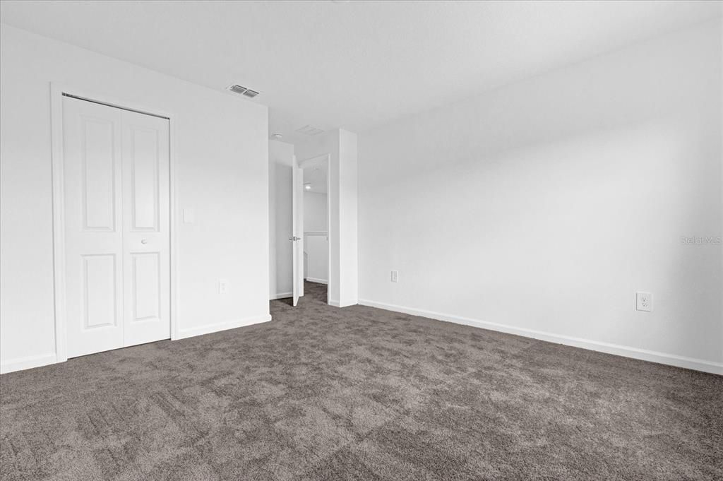 Activo con contrato: $2,950 (4 camas, 2 baños, 1992 Pies cuadrados)