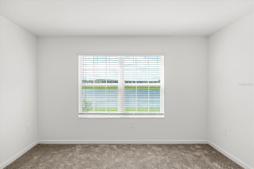 Activo con contrato: $2,950 (4 camas, 2 baños, 1992 Pies cuadrados)