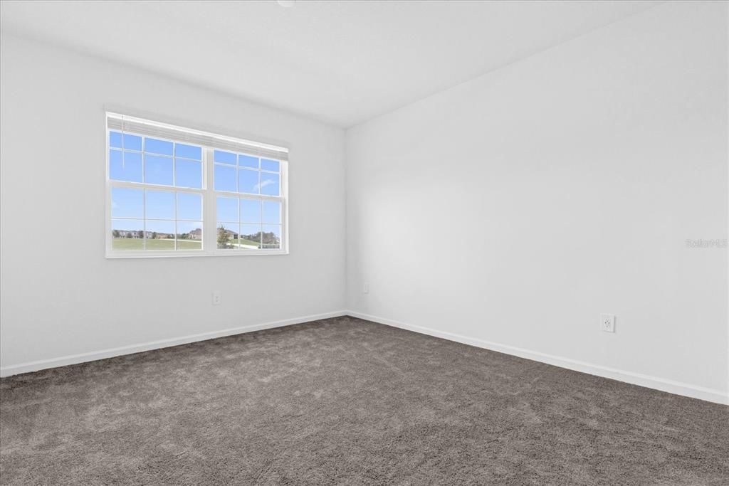 Activo con contrato: $2,950 (4 camas, 2 baños, 1992 Pies cuadrados)