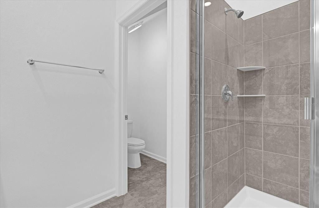 Activo con contrato: $2,950 (4 camas, 2 baños, 1992 Pies cuadrados)