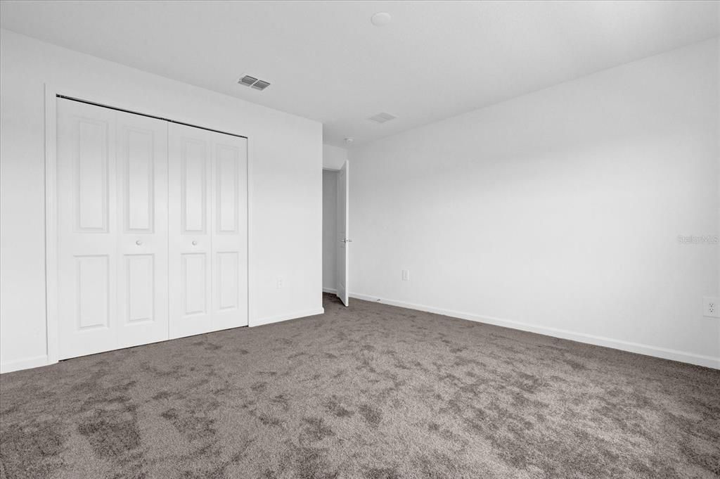 Activo con contrato: $2,950 (4 camas, 2 baños, 1992 Pies cuadrados)