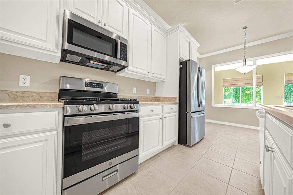 For Sale: $450,000 (3 beds, 2 baths, 2392 Square Feet)