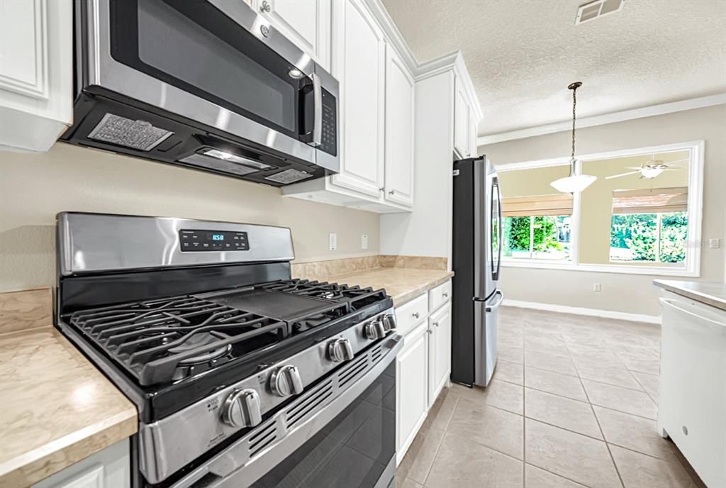 For Sale: $450,000 (3 beds, 2 baths, 2392 Square Feet)