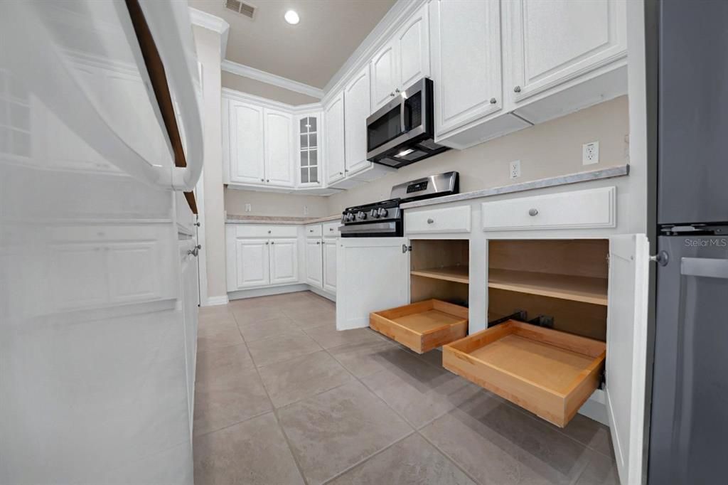 For Sale: $450,000 (3 beds, 2 baths, 2392 Square Feet)