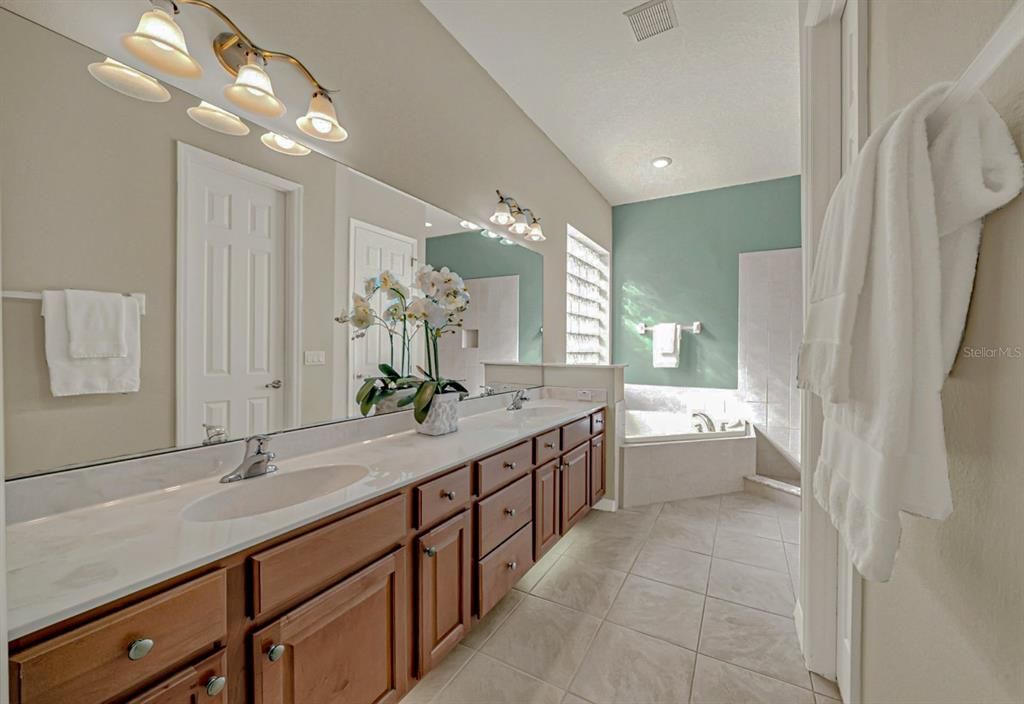 For Sale: $450,000 (3 beds, 2 baths, 2392 Square Feet)